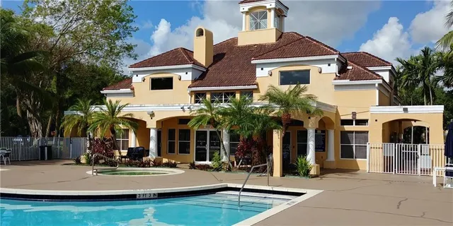 $2,300 | 2425 Northwest 33rd Street, Unit 1305, Oakland Park, FL 33309