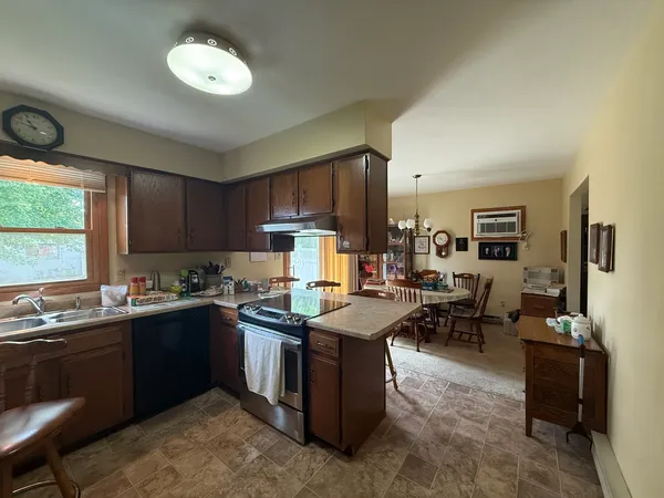 $185,000 | 1473 South Harlem Avenue, Freeport, IL 61032