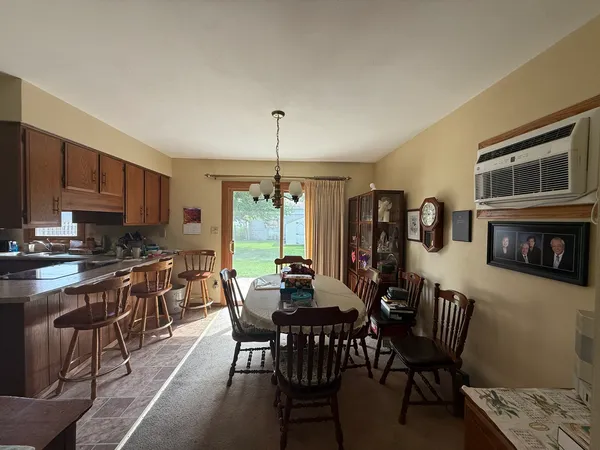 $185,000 | 1473 South Harlem Avenue, Freeport, IL 61032