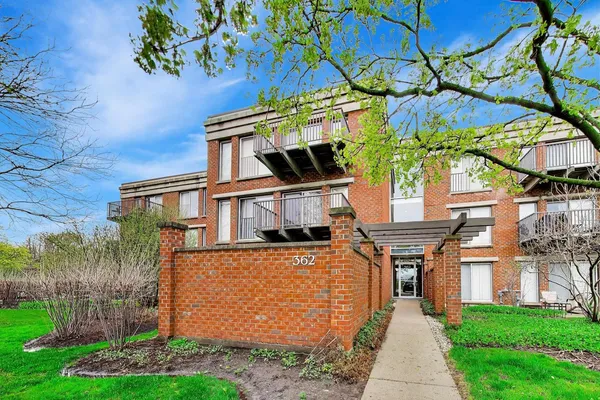 $420,000 | 362 Kelburn Road, Unit 322, Deerfield, IL 60015
