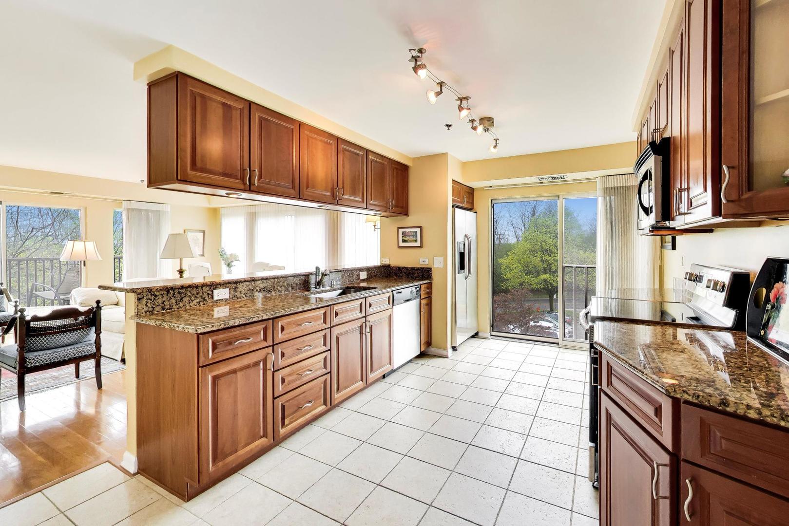 362 Kelburn Road, Unit 322 Deerfield, IL 60015 - Photo 11 of 31