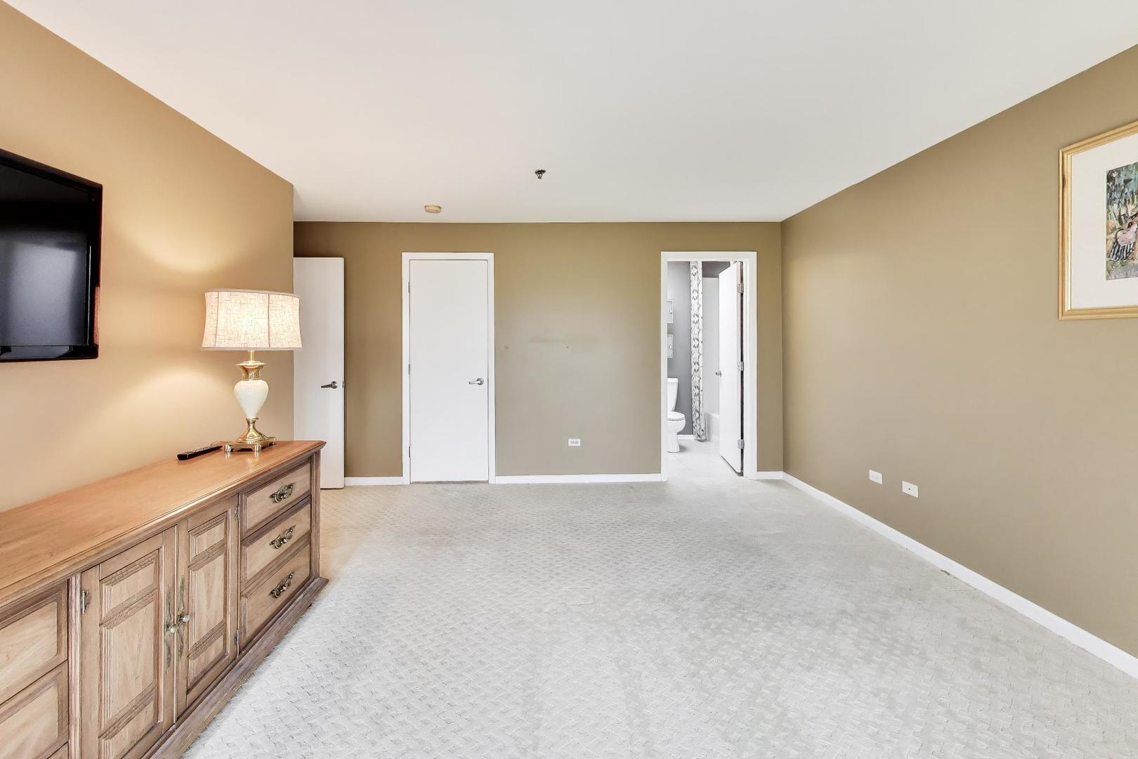 362 Kelburn Road, Unit 322 Deerfield, IL 60015 - Photo 17 of 31