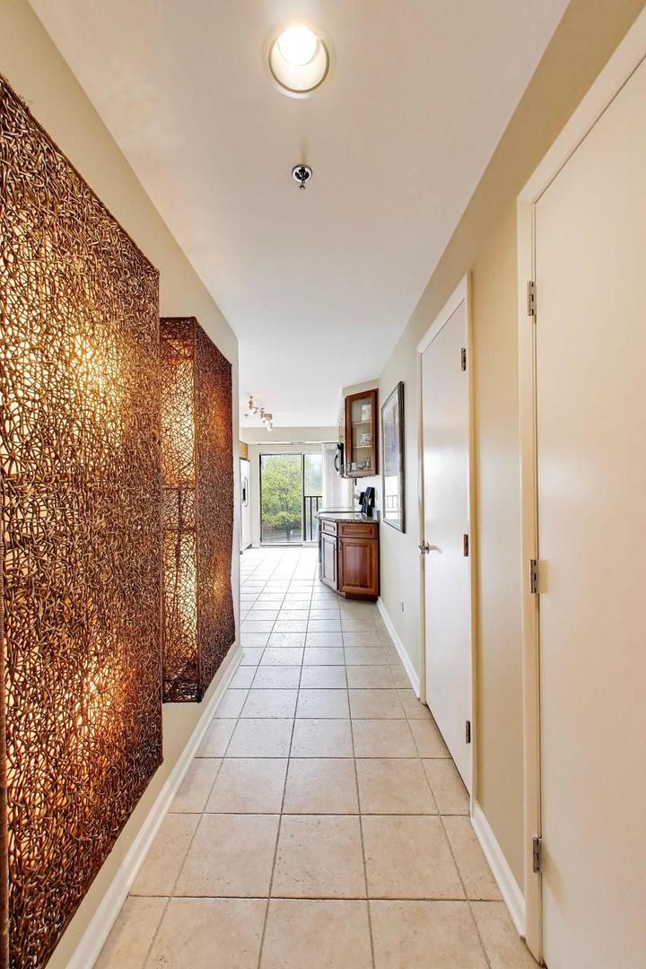 362 Kelburn Road, Unit 322 Deerfield, IL 60015 - Photo 4 of 31