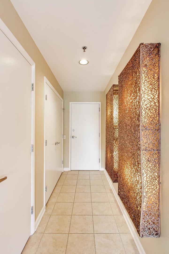 362 Kelburn Road, Unit 322 Deerfield, IL 60015 - Photo 5 of 31