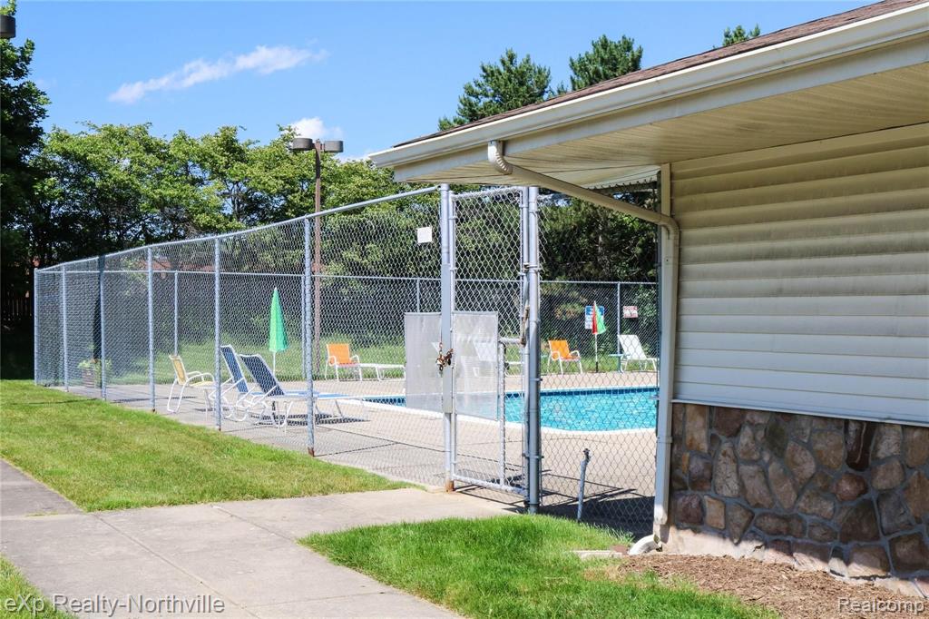 30594 Orchard Lake Road, Unit 49 Farmington Hills, MI 48334 - Photo 15 of 19