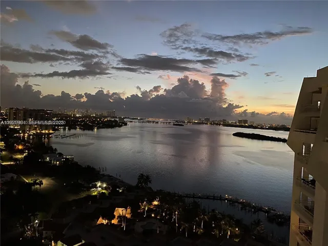 $4,100 | 2000 Towerside Terrace, Unit 1905, Miami, FL 33138