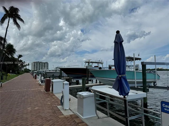 $4,100 | 2000 Towerside Terrace, Unit 1905, Miami, FL 33138