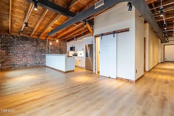 $2,800 | 453 East Main Street, Unit 800, Kingsport, TN 37660