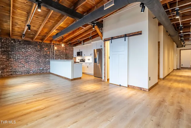 $2,800 | 453 East Main Street, Unit 800, Kingsport, TN 37660