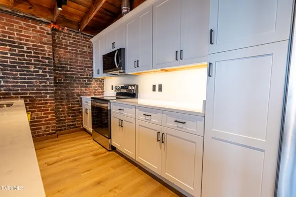 $2,800 | 453 East Main Street, Unit 800, Kingsport, TN 37660