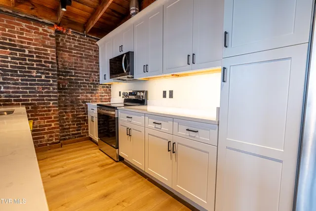 $2,800 | 453 East Main Street, Unit 800, Kingsport, TN 37660