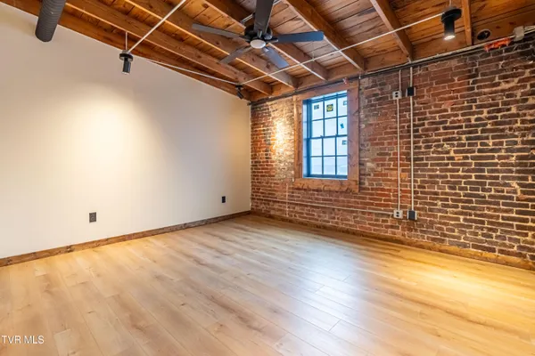 $2,800 | 453 East Main Street, Unit 800, Kingsport, TN 37660