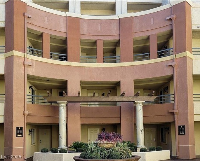 View of apartment building / complex