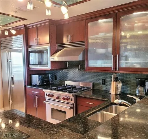 $2,000 | 270 East Flamingo Road, Unit 414, Las Vegas, NV 89169