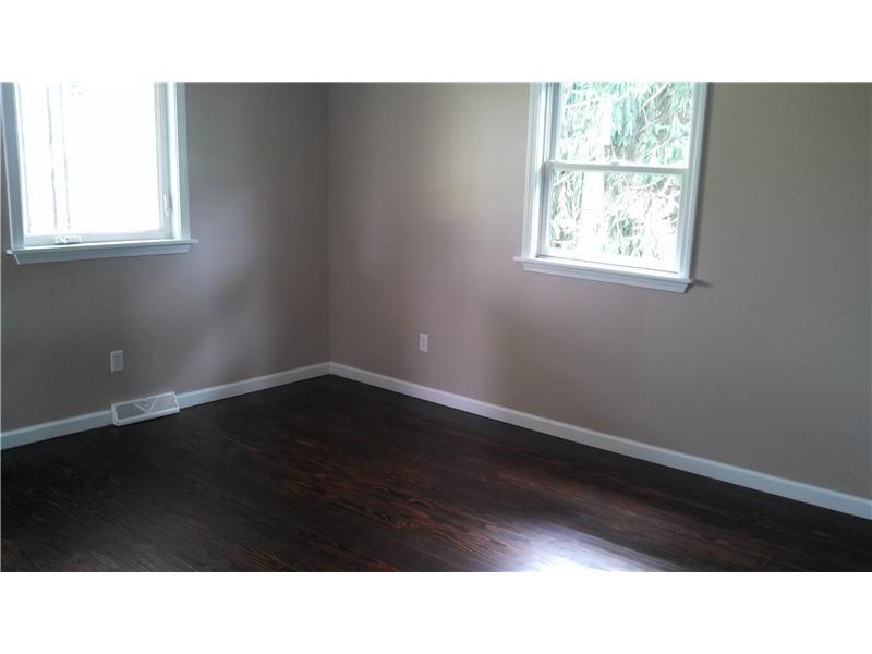 411 Cleveland Road Washington, PA 15301 - Photo 9 of 21 Living Room.