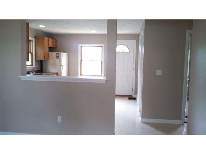 411 Cleveland Road Washington, PA 15301 - Photo 10 of 21 Living Room.