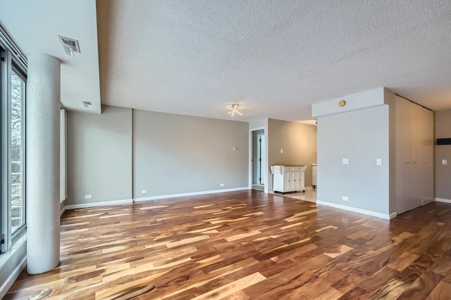 2555 Gross Point Road, Unit 300 Evanston, IL 60201 - Photo 13 of 19