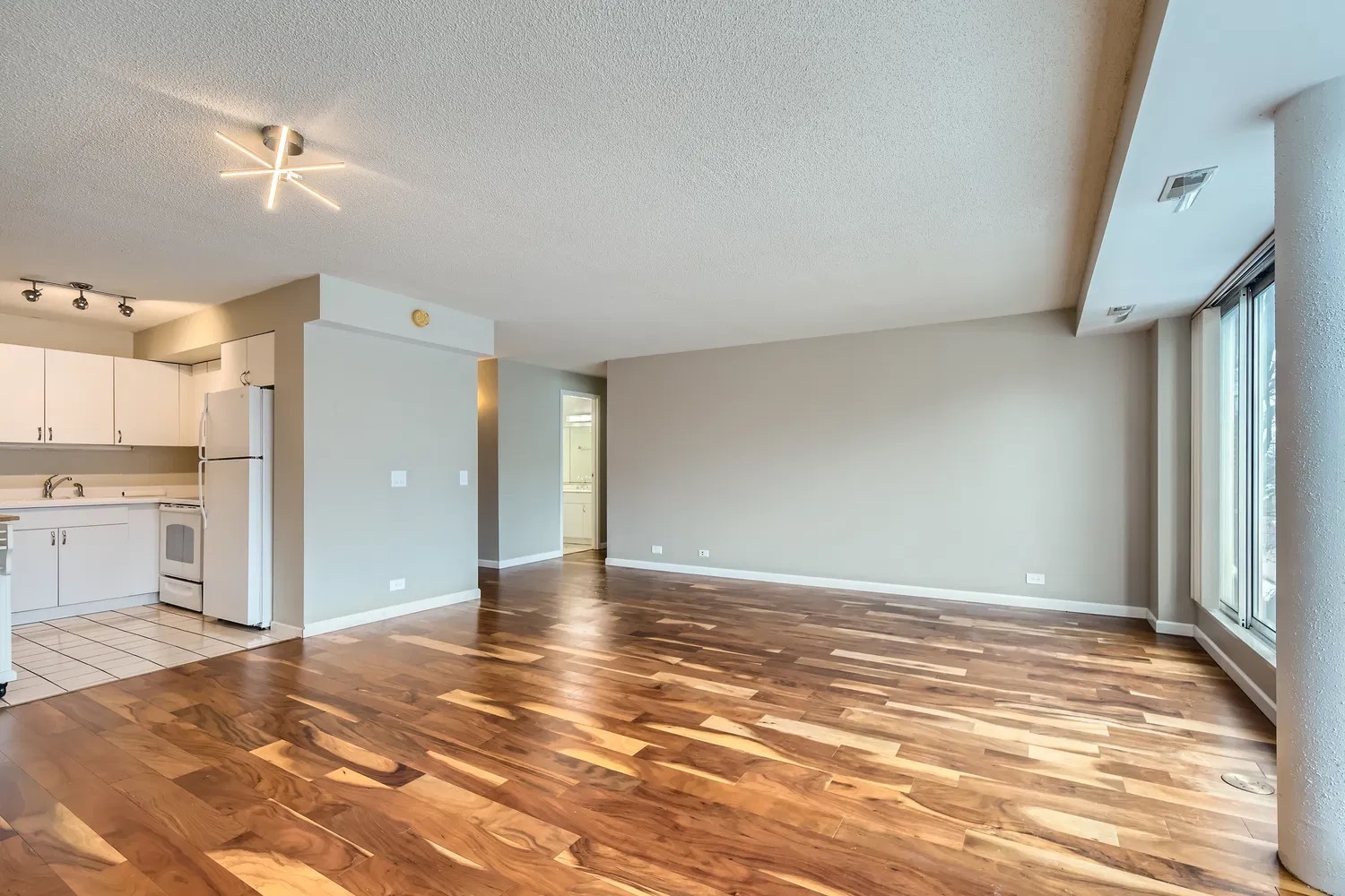 2555 Gross Point Road, Unit 300 Evanston, IL 60201 - Photo 14 of 19