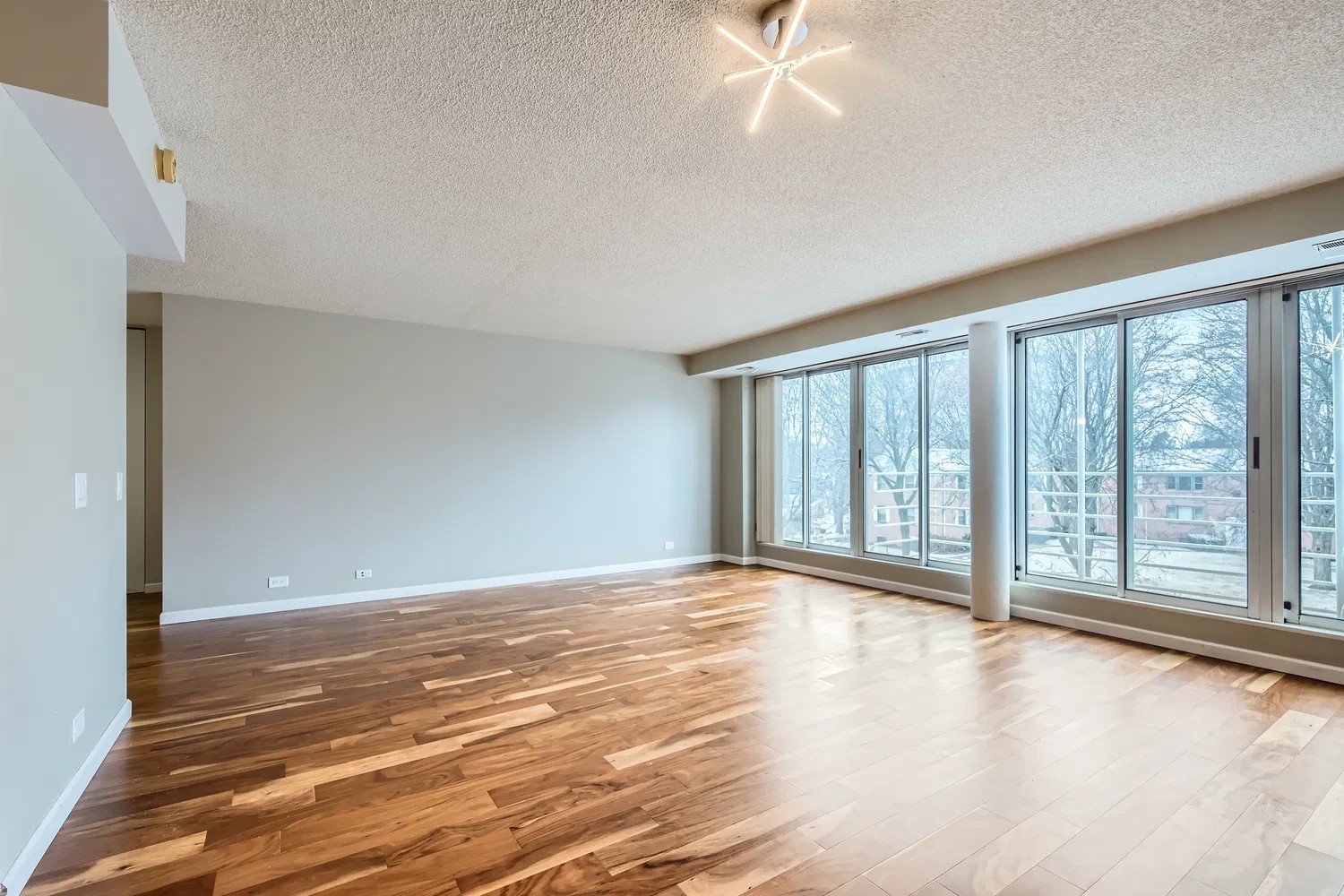 2555 Gross Point Road, Unit 300 Evanston, IL 60201 - Photo 15 of 19