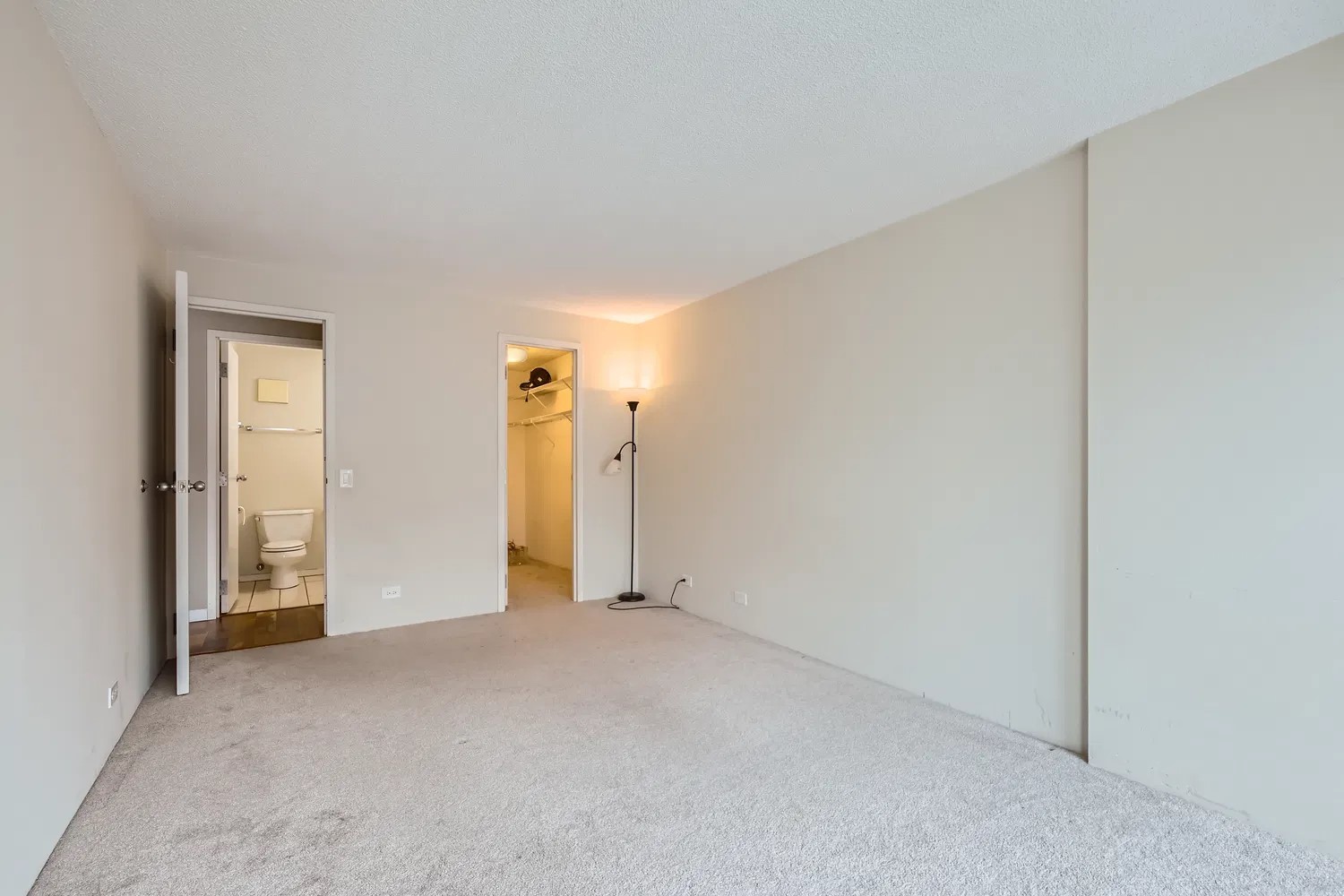 2555 Gross Point Road, Unit 300 Evanston, IL 60201 - Photo 5 of 19