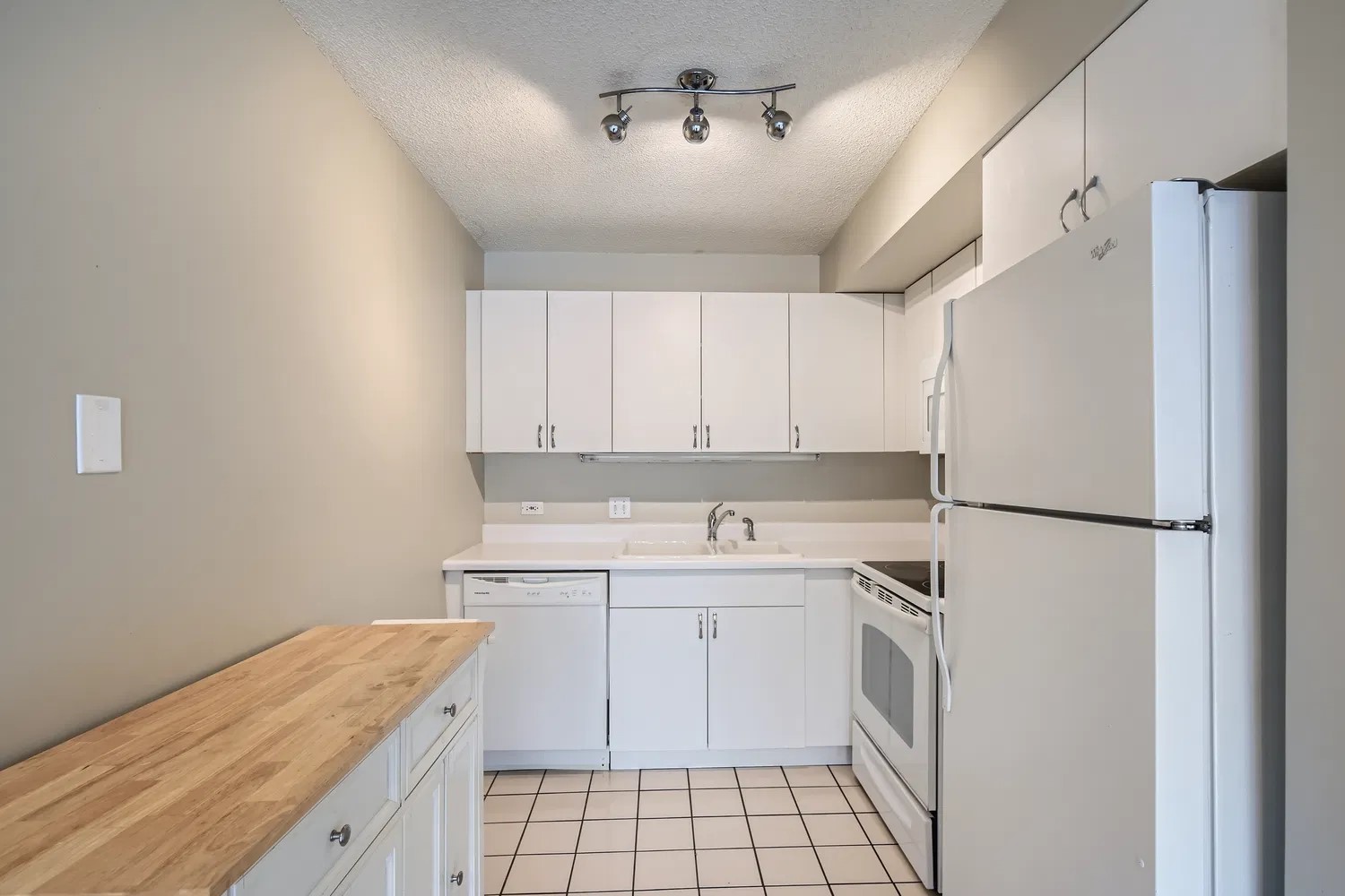 2555 Gross Point Road, Unit 300 Evanston, IL 60201 - Photo 7 of 19