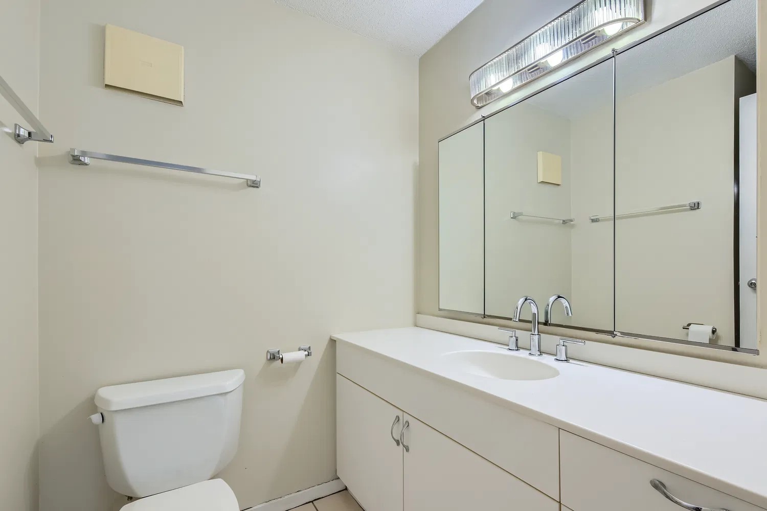 2555 Gross Point Road, Unit 300 Evanston, IL 60201 - Photo 8 of 19