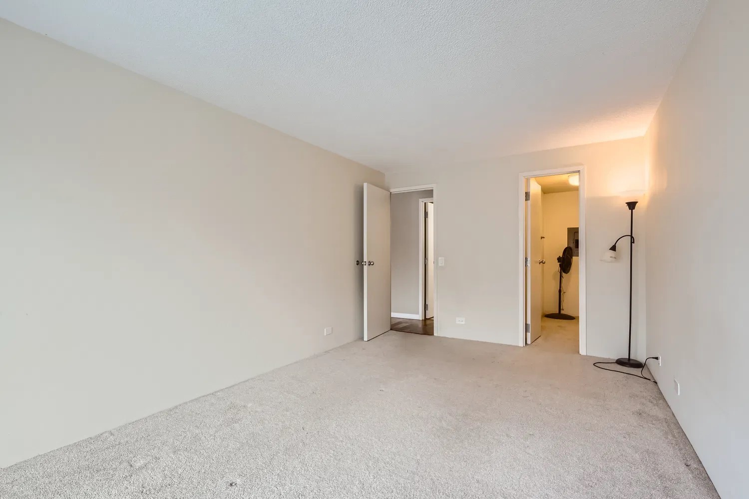2555 Gross Point Road, Unit 300 Evanston, IL 60201 - Photo 10 of 19