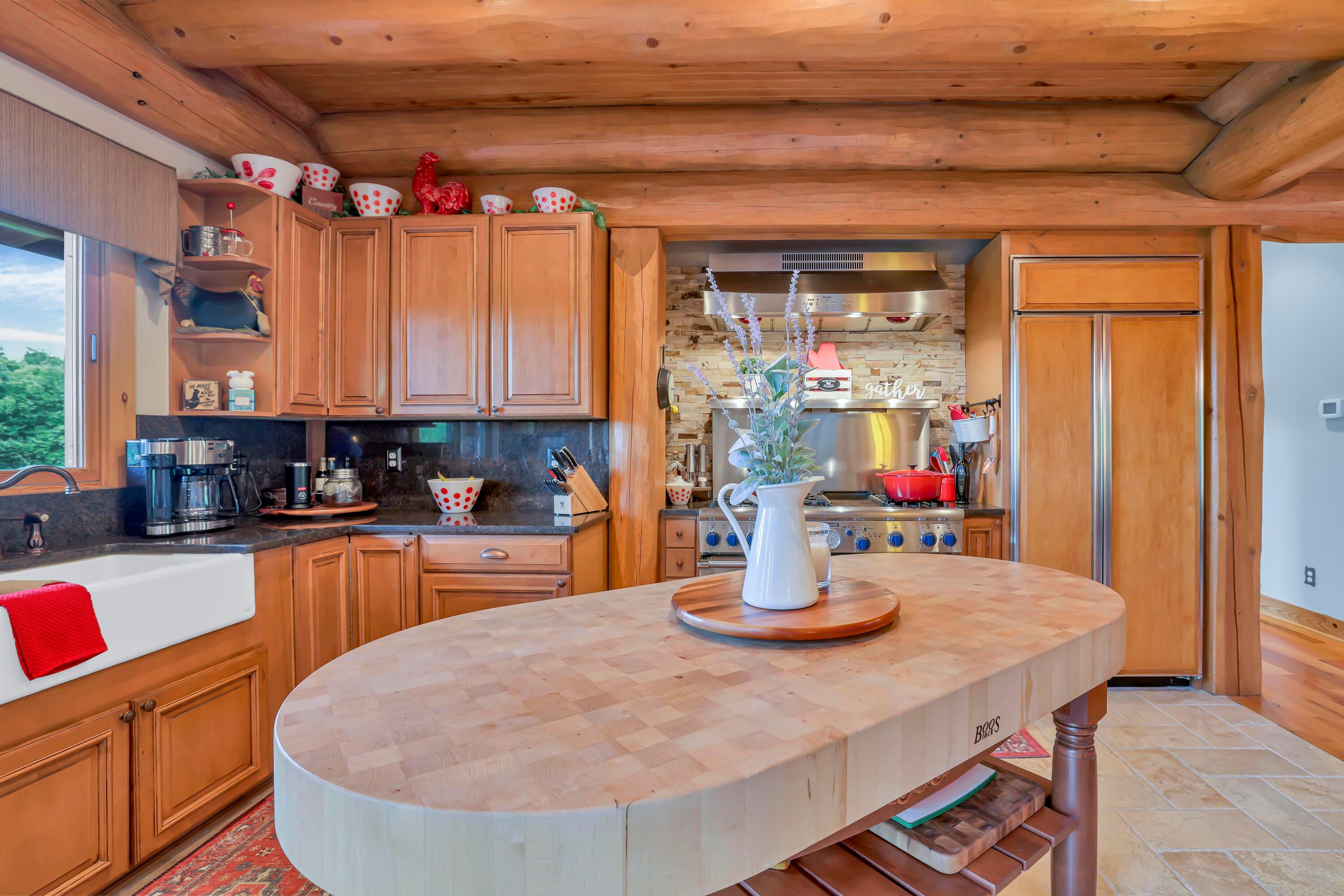 10985 Clearport Road Southwest Amanda, OH 43102 - Photo 27 of 126 Nice flow to kitchen