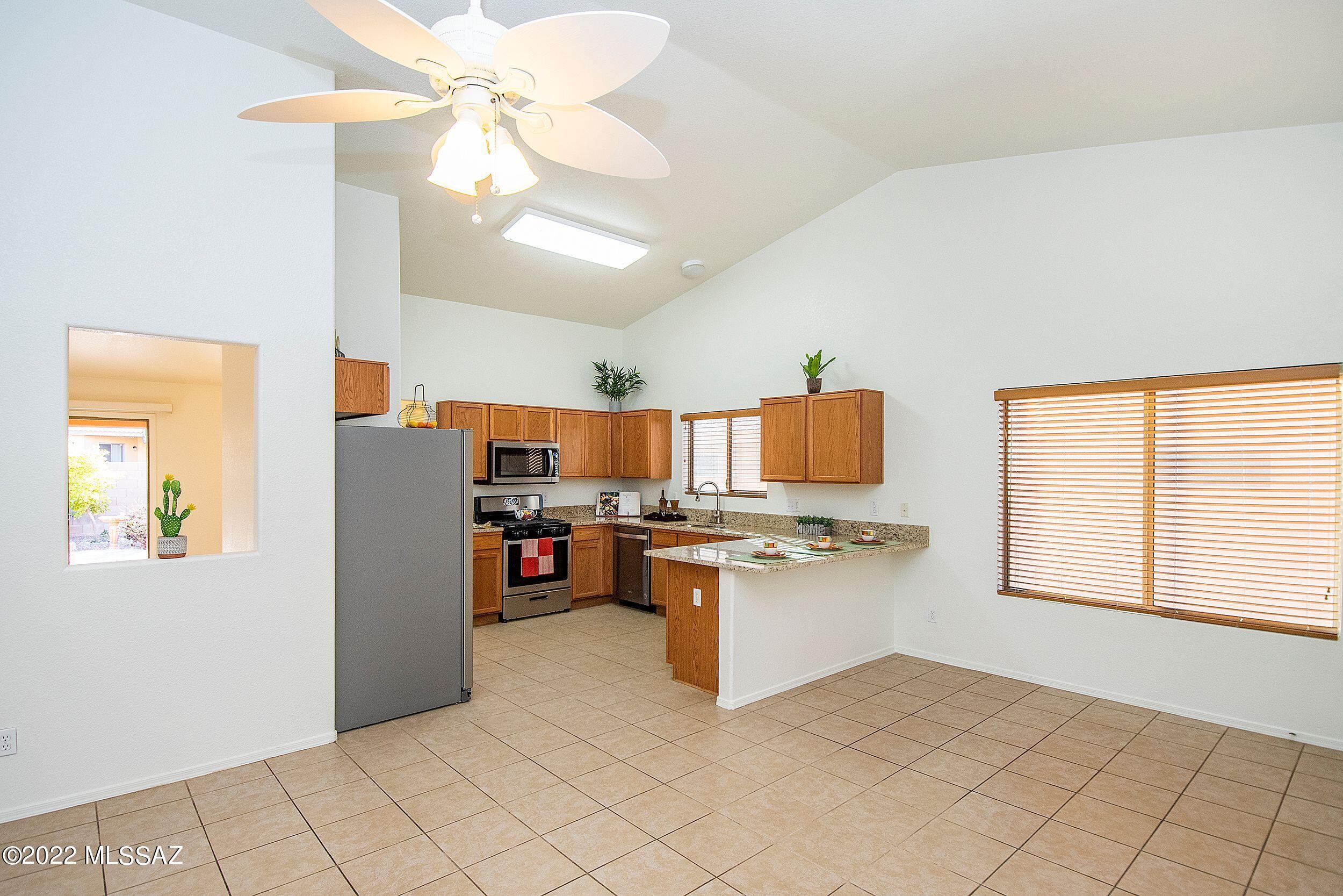 3323 South Thunder Chorus Road Tucson, AZ 85713 - Photo 10 of 38