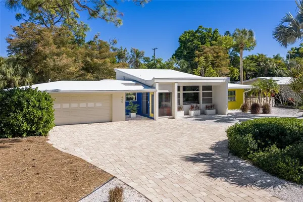 $1,150,000 | 455 South Shore Drive, Sarasota, FL 34234