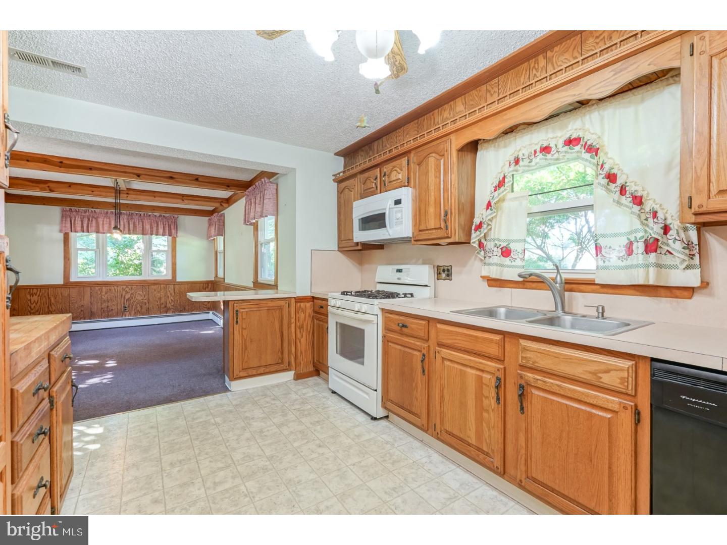 728 Heritage Road Sewell, NJ 08080 - Photo 5 of 25