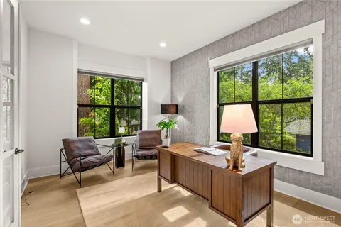$5,200,000 | 10668 Southeast 32nd Street, Bellevue, WA 98004