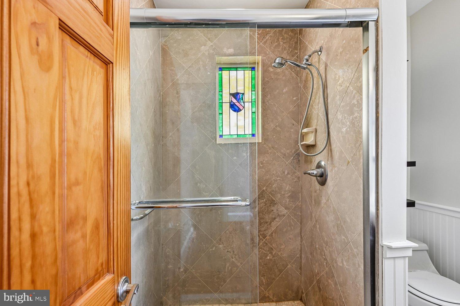 5306 Wendley Road Baltimore, MD 21229 - Photo 19 of 44 Updated Full Bath on the Upper Level