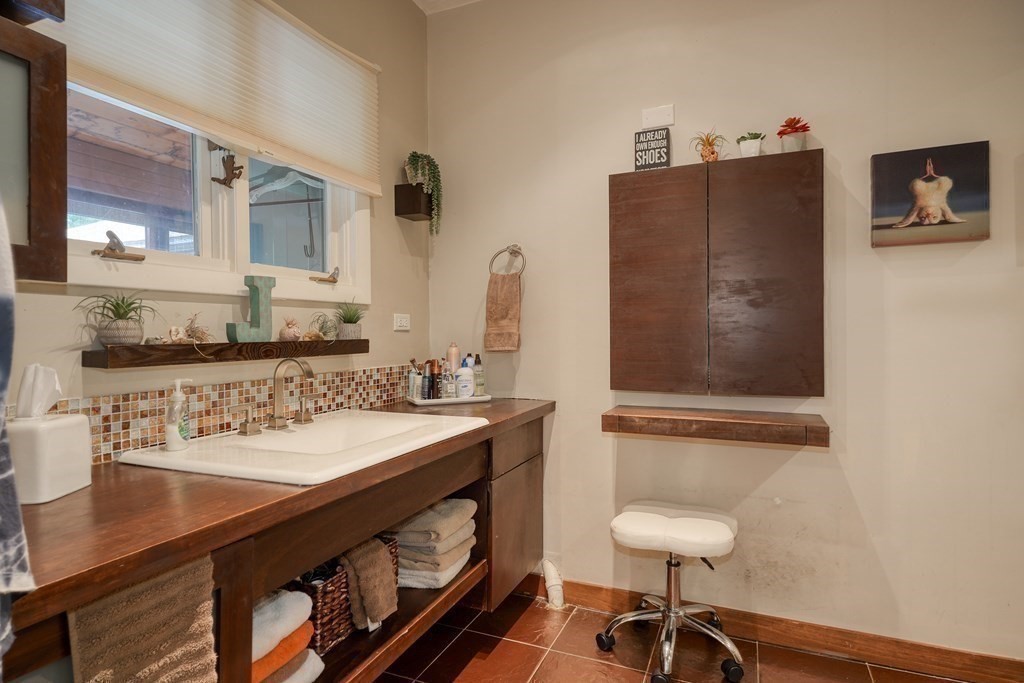 122 Drake Road Burlington, MA 01803 - Photo 21 of 41 Gallery Image 21