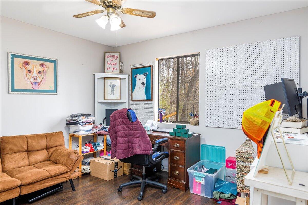 148 Cobblestone Drive Lynchburg, VA 24502 - Photo 16 of 30 a living room with furniture and a window