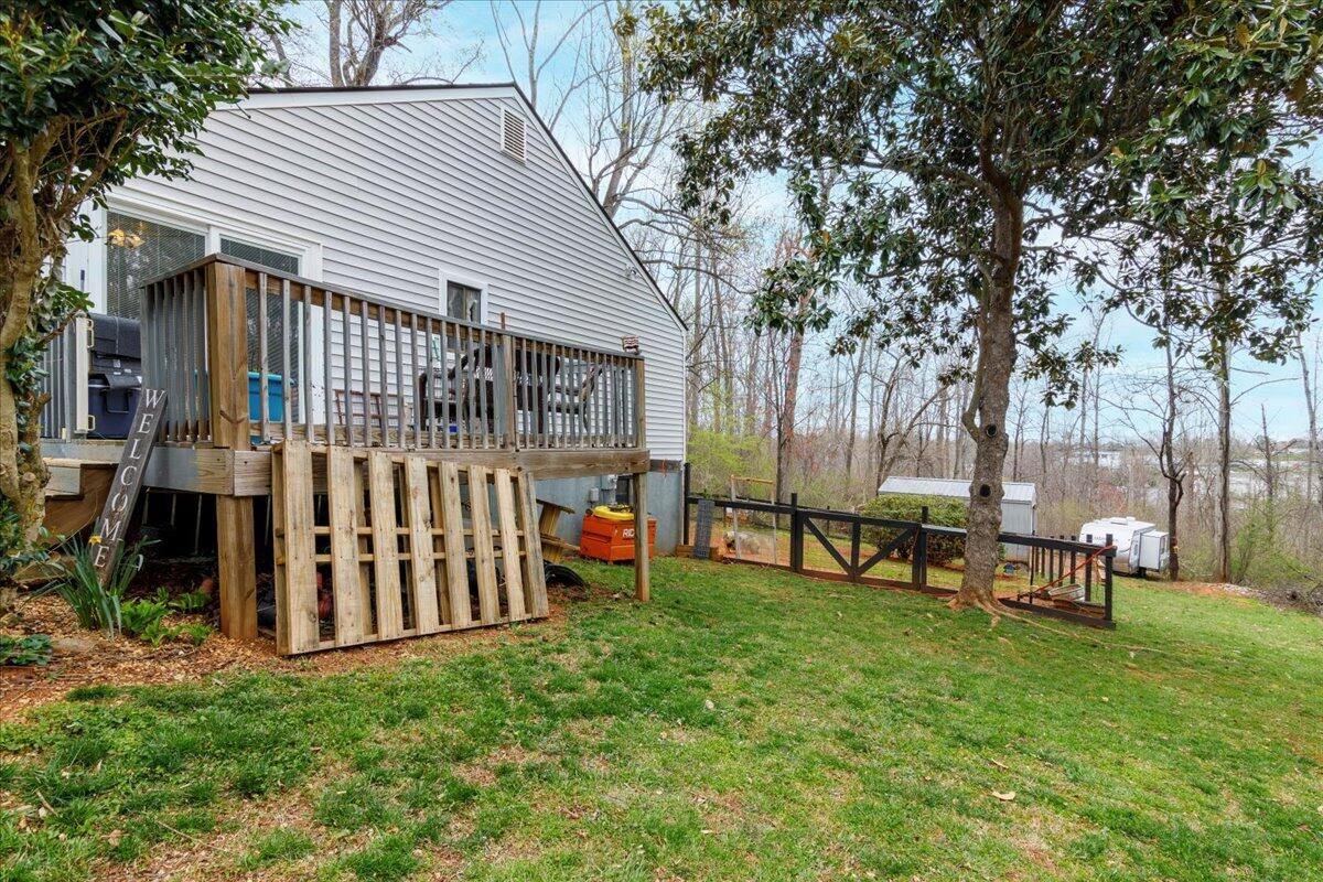 148 Cobblestone Drive Lynchburg, VA 24502 - Photo 27 of 30 a view of a house with backyard and sitting area