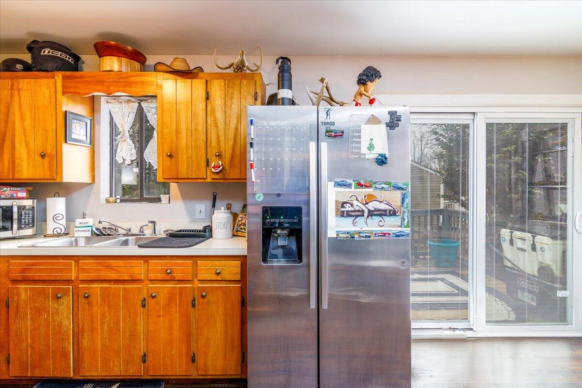 148 Cobblestone Drive Lynchburg, VA 24502 - Photo 9 of 30 a bathroom with a sink a mirror and shower