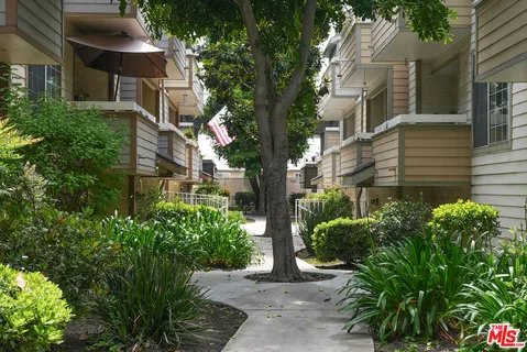 $299,000 | 11150 Glenoaks Boulevard, Unit 27, Pacoima, CA 91331