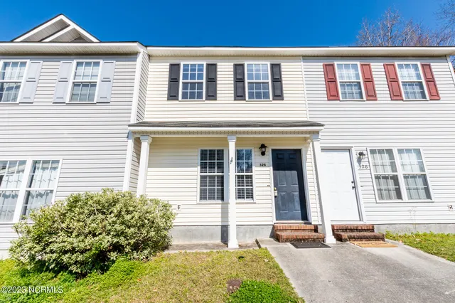 $1,075 | 328 Bracken Place, Jacksonville, NC 28540