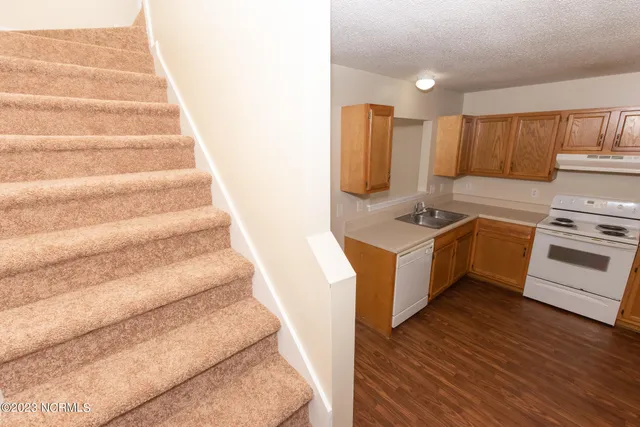 $1,075 | 328 Bracken Place, Jacksonville, NC 28540