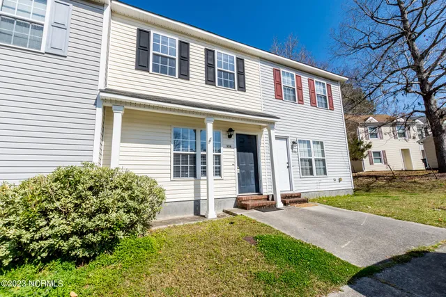 $1,075 | 328 Bracken Place, Jacksonville, NC 28540