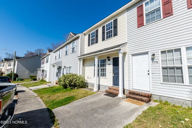 $1,075 | 328 Bracken Place, Jacksonville, NC 28540