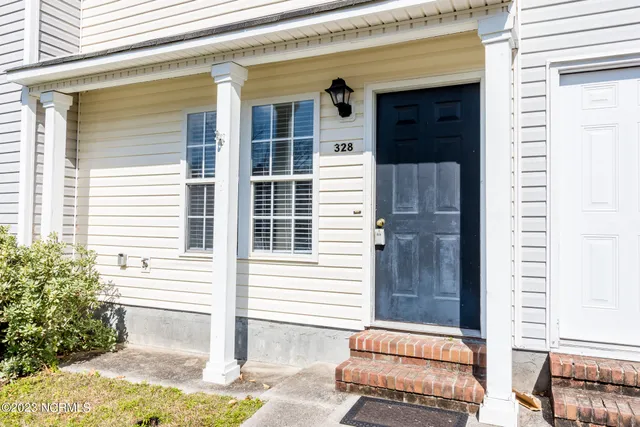 $1,075 | 328 Bracken Place, Jacksonville, NC 28540