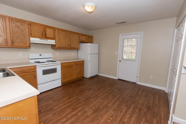 $1,075 | 328 Bracken Place, Jacksonville, NC 28540