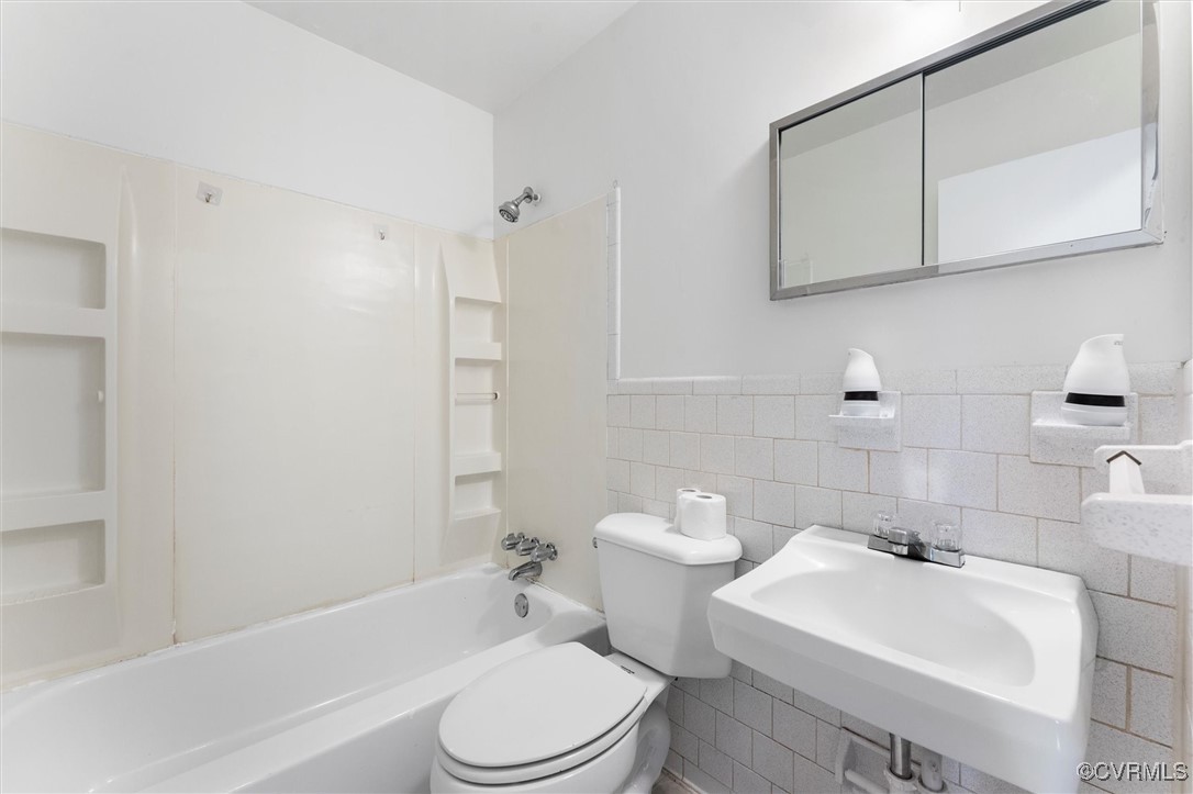 5425 Germain Road Richmond, VA 23224 - Photo 26 of 37 Bathroom with shower / tub combination, tile walls