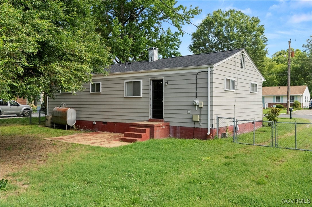 5425 Germain Road Richmond, VA 23224 - Photo 9 of 37 View of front of property with heating fuel, crawl