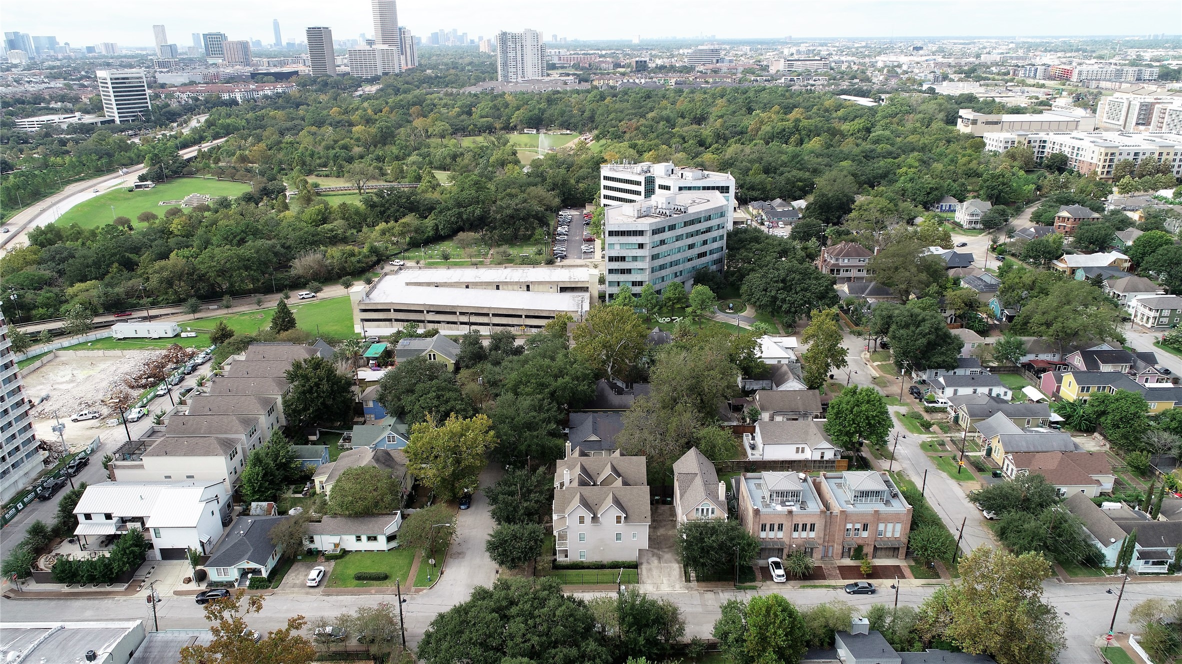 2104 State Street Houston, TX 77007 - Photo 38 of 41 A view toward west and Memorial Park area.