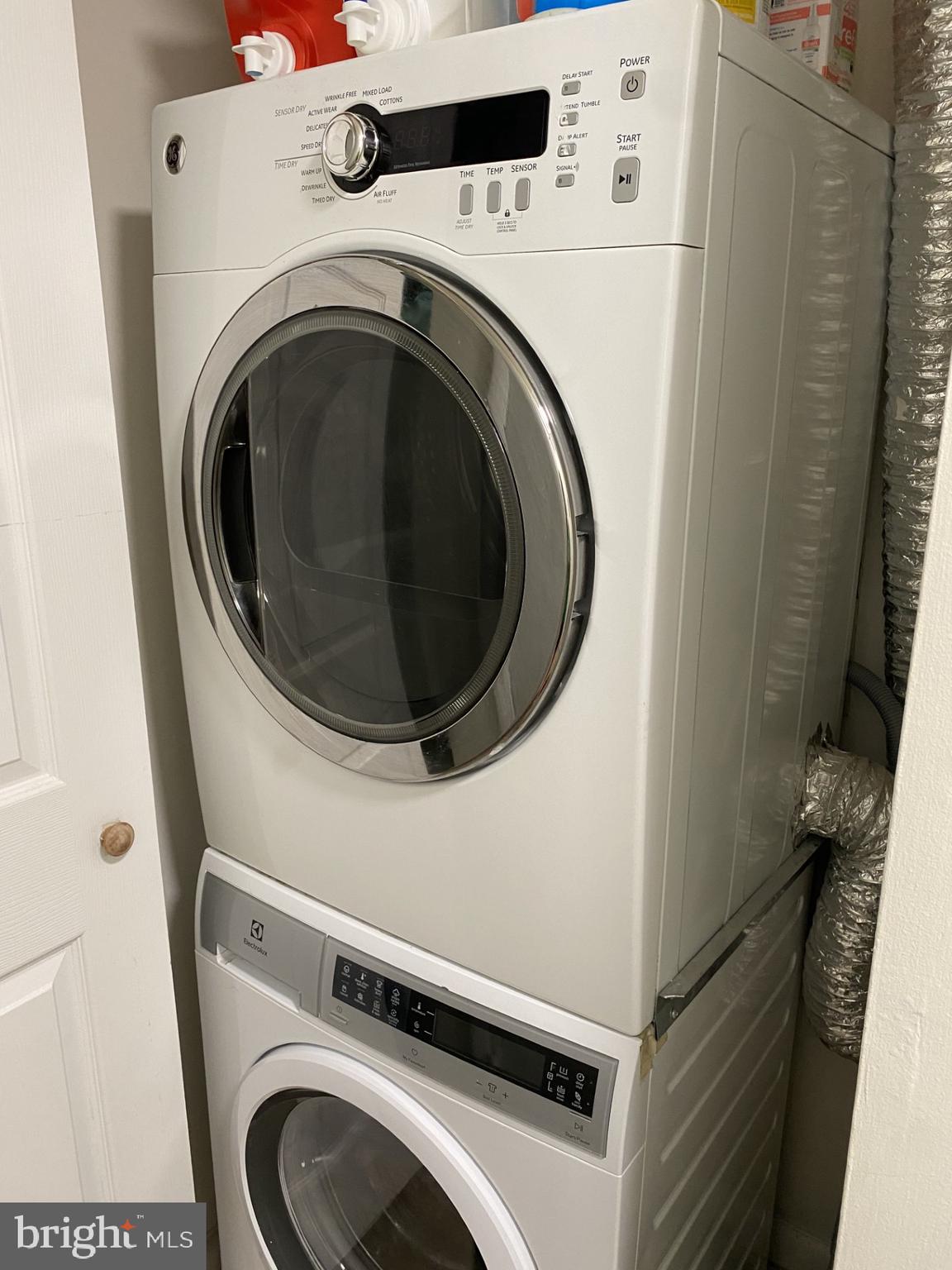 6220 Edsall Road, Unit 101 Alexandria, VA 22312 - Photo 4 of 6 a utility room with dryer and washer