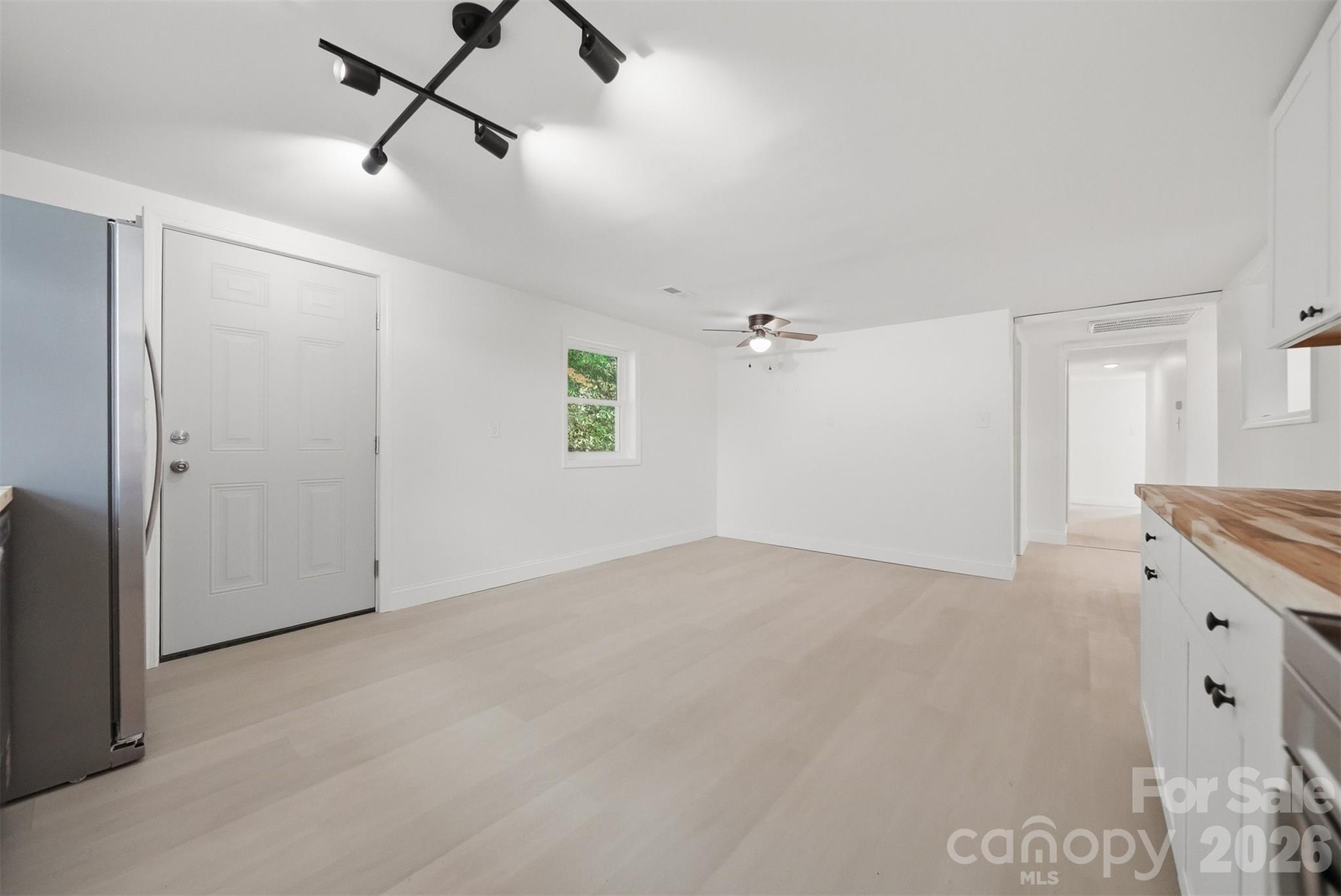 218 33rd Street Southwest Hickory, NC 28602 - Photo 6 of 26
