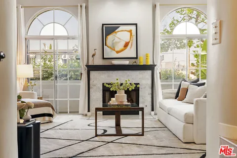 $1,025,000 | 5848 West Olympic Boulevard, Unit 102, Los Angeles, CA 90036